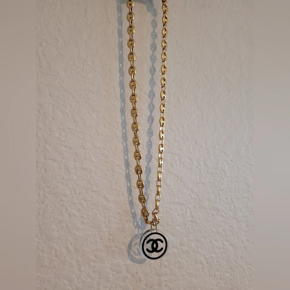 C h a n e l Pendant Necklace - Picture 8 of 10